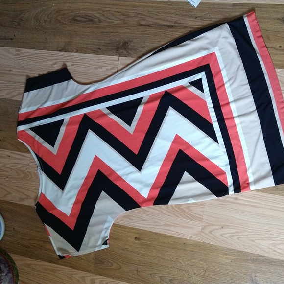 Studio One Dresses & Skirts - Studio One geometric print dress